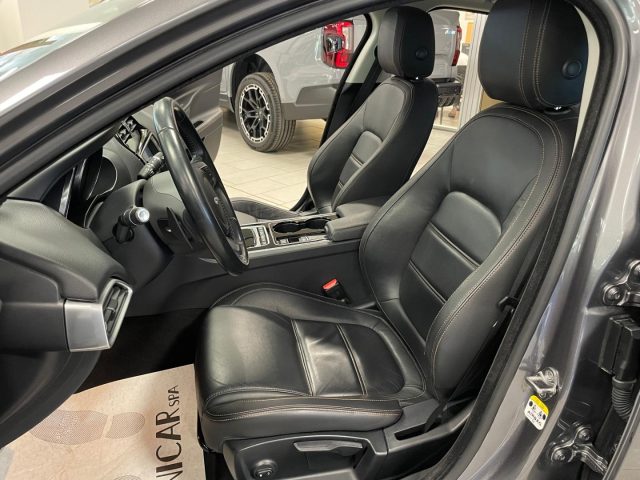 JAGUAR XE usata, con Touch screen