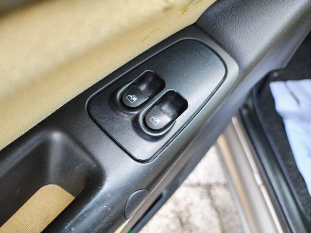LANCIA Ypsilon usata, con Controllo automatico clima