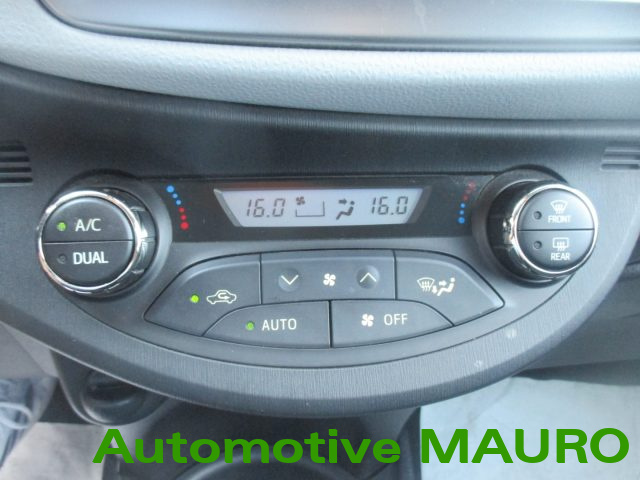 TOYOTA Yaris usata 16
