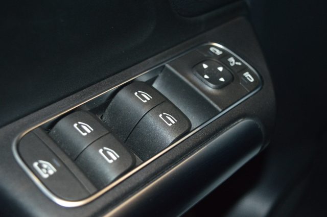 MERCEDES-BENZ GLA 200 usata, con Fari LED