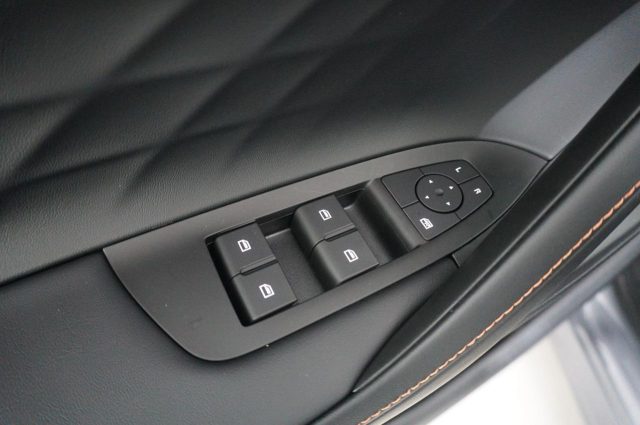 MG HS usata, con USB