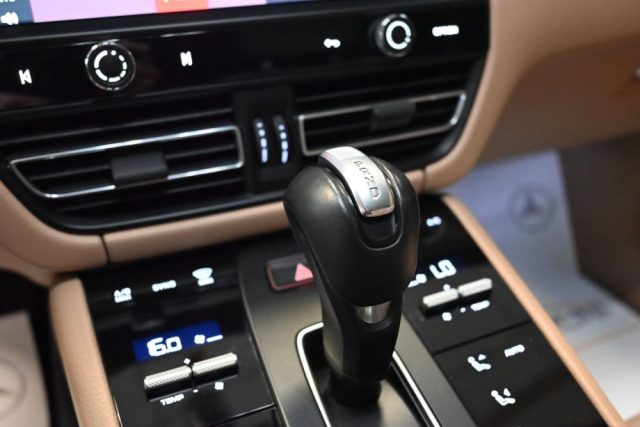 PORSCHE Macan usata 41
