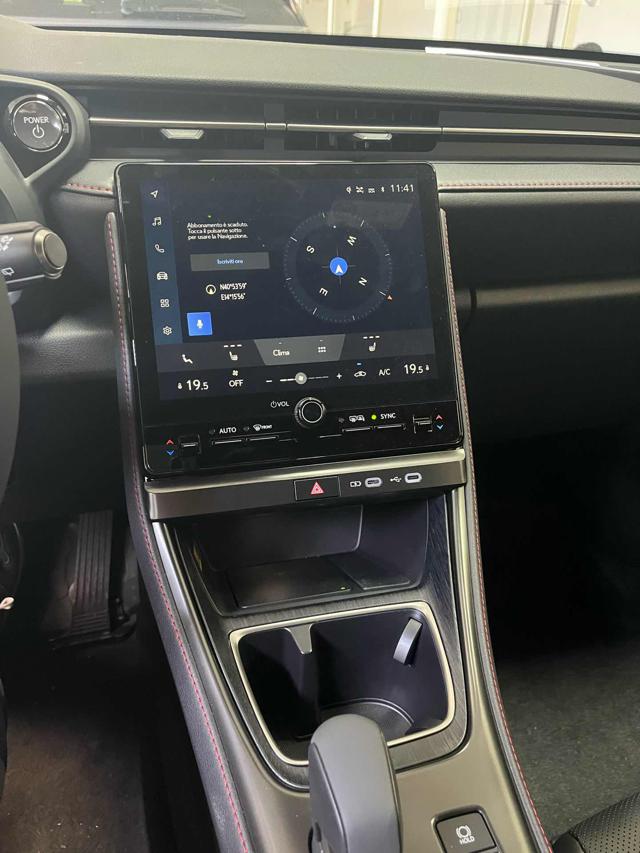 LEXUS LBX usata, con Autoradio