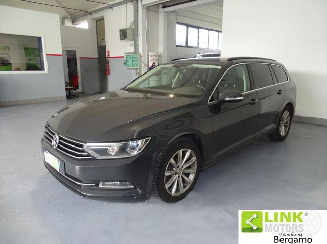 VOLKSWAGEN Passat Variant usata, con Volante in pelle