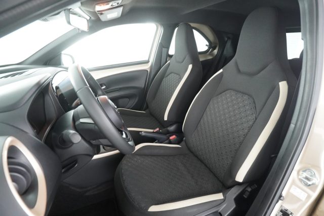 TOYOTA Aygo X usata 2