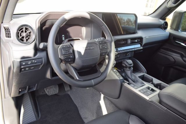 TOYOTA Land Cruiser usata, con Interni in pelle
