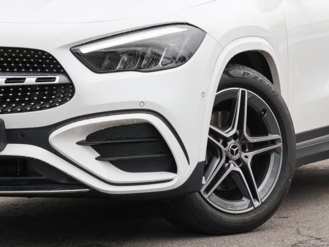 MERCEDES-BENZ GLA 180 usata, con Airbag laterali