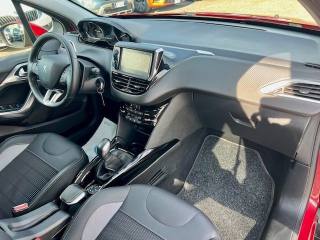 PEUGEOT 2008 usata, con Sistema di navigazione