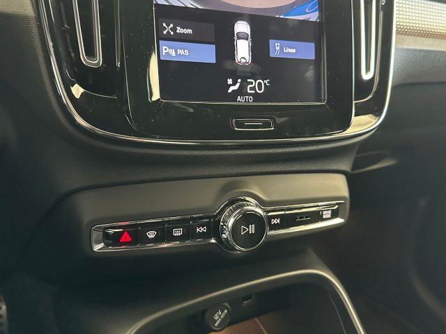 VOLVO XC40 usata, con Specchietti laterali elettrici