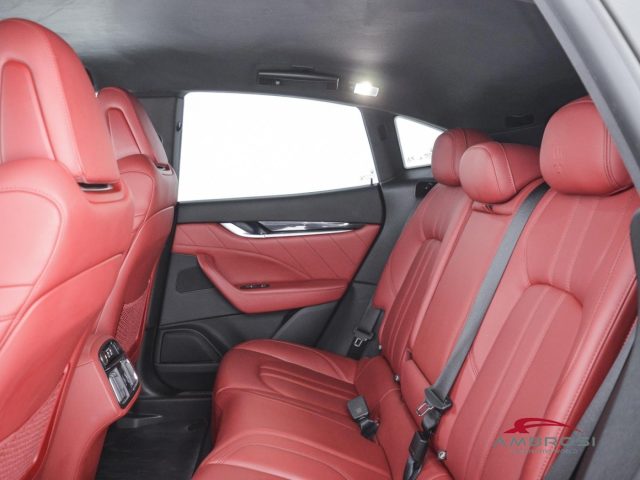 MASERATI Levante usata 9
