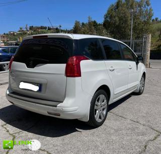 PEUGEOT 5008 usata, con Autoradio