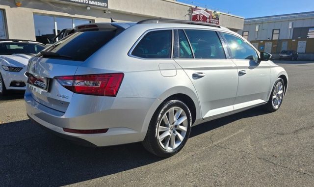 SKODA Superb usata, con Airbag