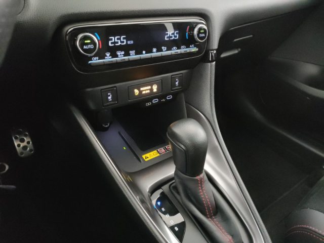 TOYOTA Yaris usata, con Interni in pelle