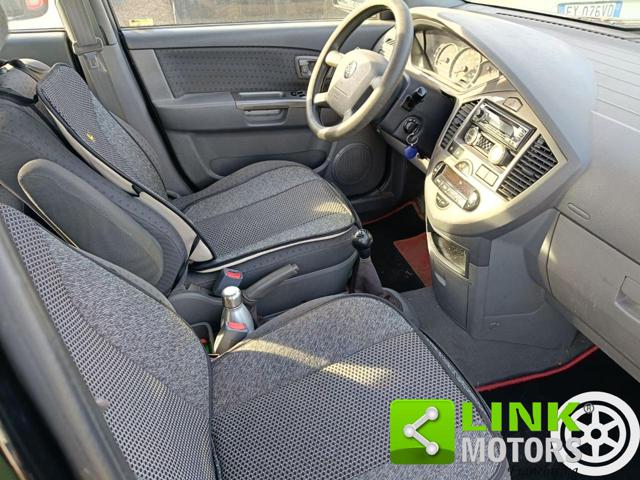 KIA Carens usata, con Autoradio