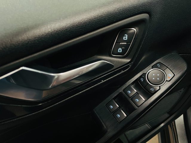 FORD Kuga usata, con Autoradio digitale