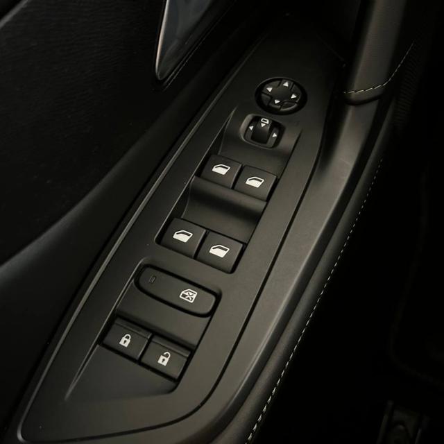 PEUGEOT 308 usata, con Autoradio digitale