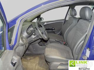 OPEL Corsa usata, con USB