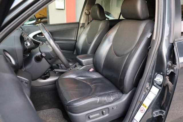 TOYOTA RAV 4 usata, con Autoradio