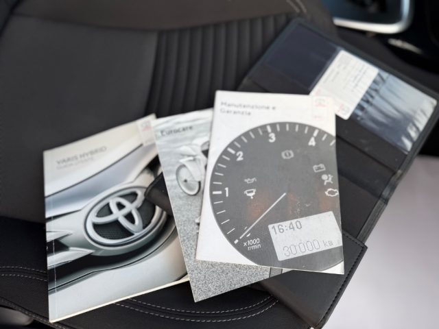 TOYOTA Yaris usata 24