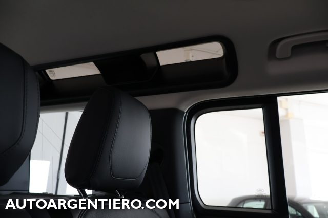 LAND ROVER Defender usata, con Autoradio digitale
