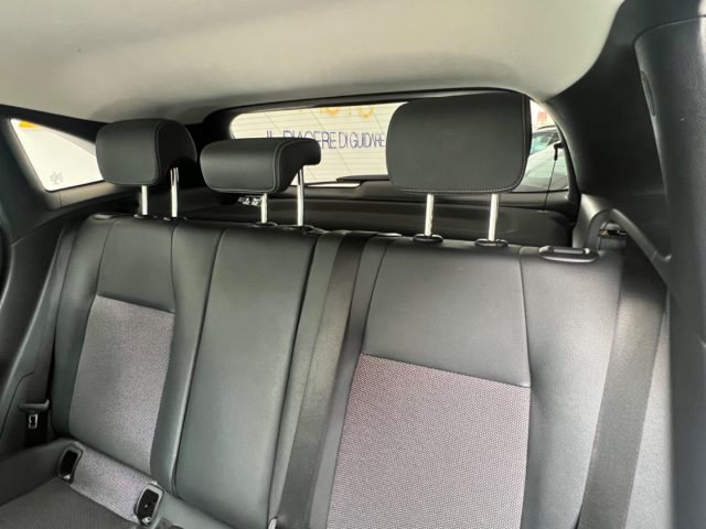 MERCEDES-BENZ GLA 180 usata, con Autoradio digitale