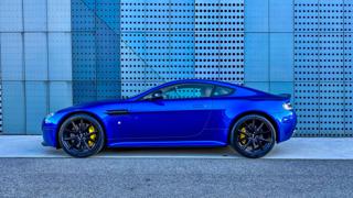 ASTON MARTIN Vantage usata, con Airbag