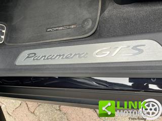 PORSCHE Panamera usata, con Park Distance Control