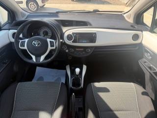 TOYOTA Yaris usata 25