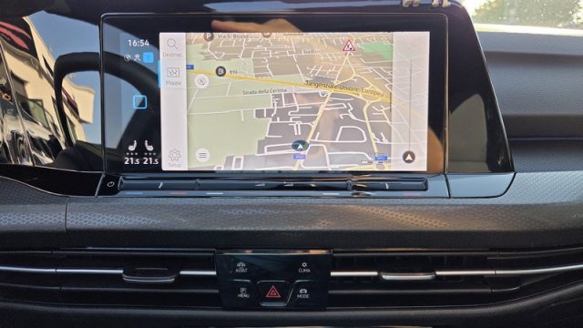 VOLKSWAGEN Golf usata, con USB