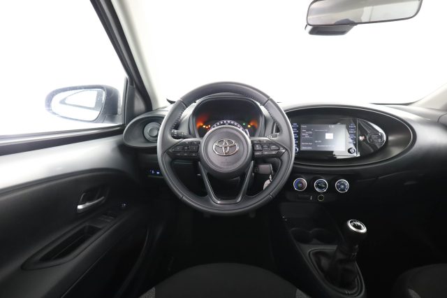 TOYOTA Aygo X usata 10
