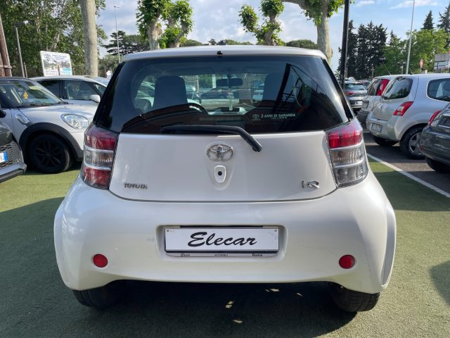TOYOTA iQ usata, con Autoradio