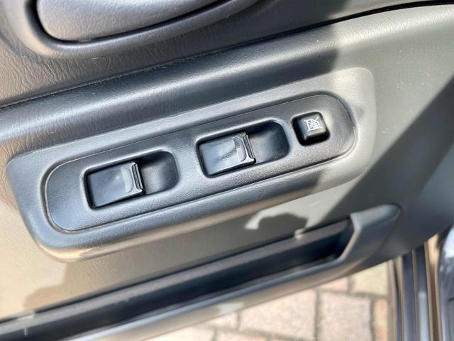 SUZUKI Jimny usata, con Bluetooth