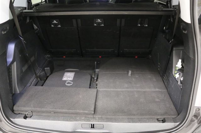 PEUGEOT 5008 usata, con Sensori di parcheggio posteriori