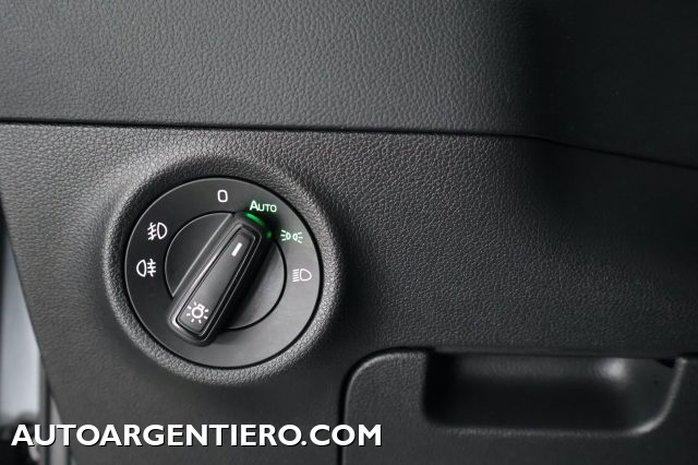 SKODA Karoq usata, con Sedile posteriore sdoppiato