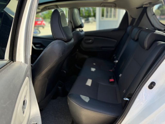 TOYOTA Yaris usata 18