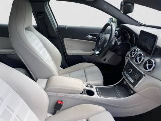 MERCEDES-BENZ GLA 220 usata, con Controllo automatico clima