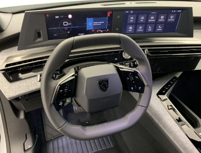 PEUGEOT 5008 usata, con Sedile posteriore sdoppiato