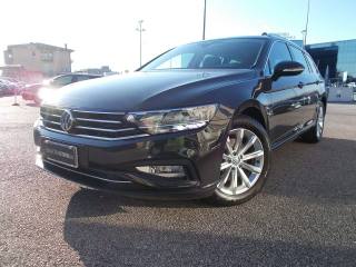 VOLKSWAGEN Passat Variant usata, con Airbag