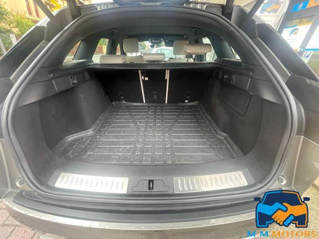 LAND ROVER Range Rover Velar usata, con Leve al volante