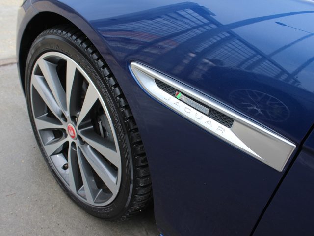 JAGUAR XE usata, con Specchietti laterali elettrici
