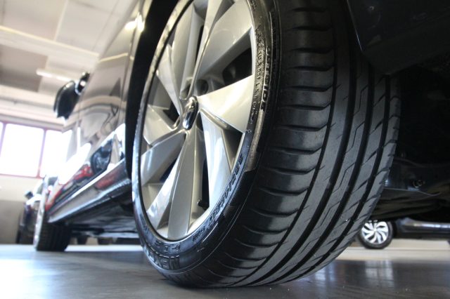 VOLKSWAGEN Golf usata, con Touch screen