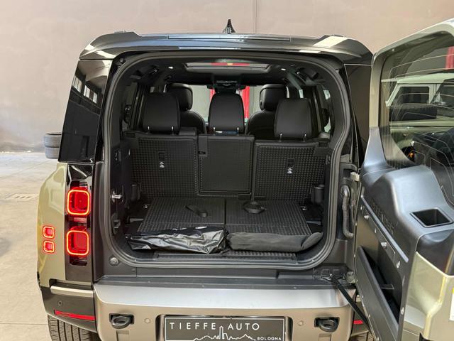 LAND ROVER Defender usata, con Touch screen