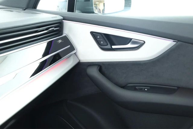 AUDI Q7 usata, con Volante in pelle