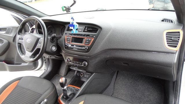 HYUNDAI i20 usata 72