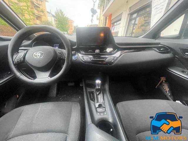 TOYOTA C-HR usata, con Sensori di parcheggio anteriori