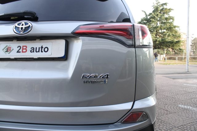 TOYOTA RAV 4 MY23 usata, con Bracciolo