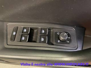 VOLKSWAGEN T-Roc usata, con USB