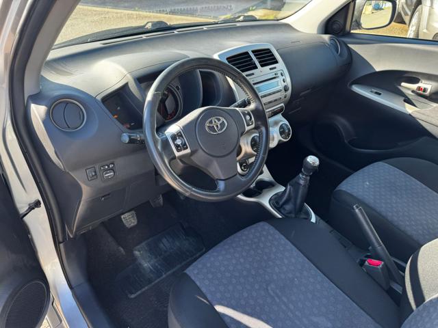 TOYOTA Urban Cruiser usata, con Sedile posteriore sdoppiato