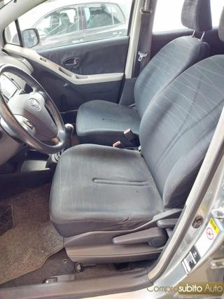 TOYOTA Yaris usata, con Airbag testa