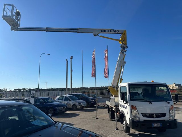 RENAULT Maxity usata, con Alzacristalli elettrici